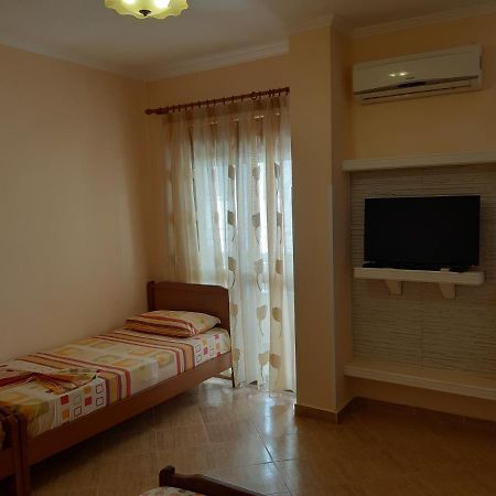 Amras House Hotel Durres Ngoại thất bức ảnh